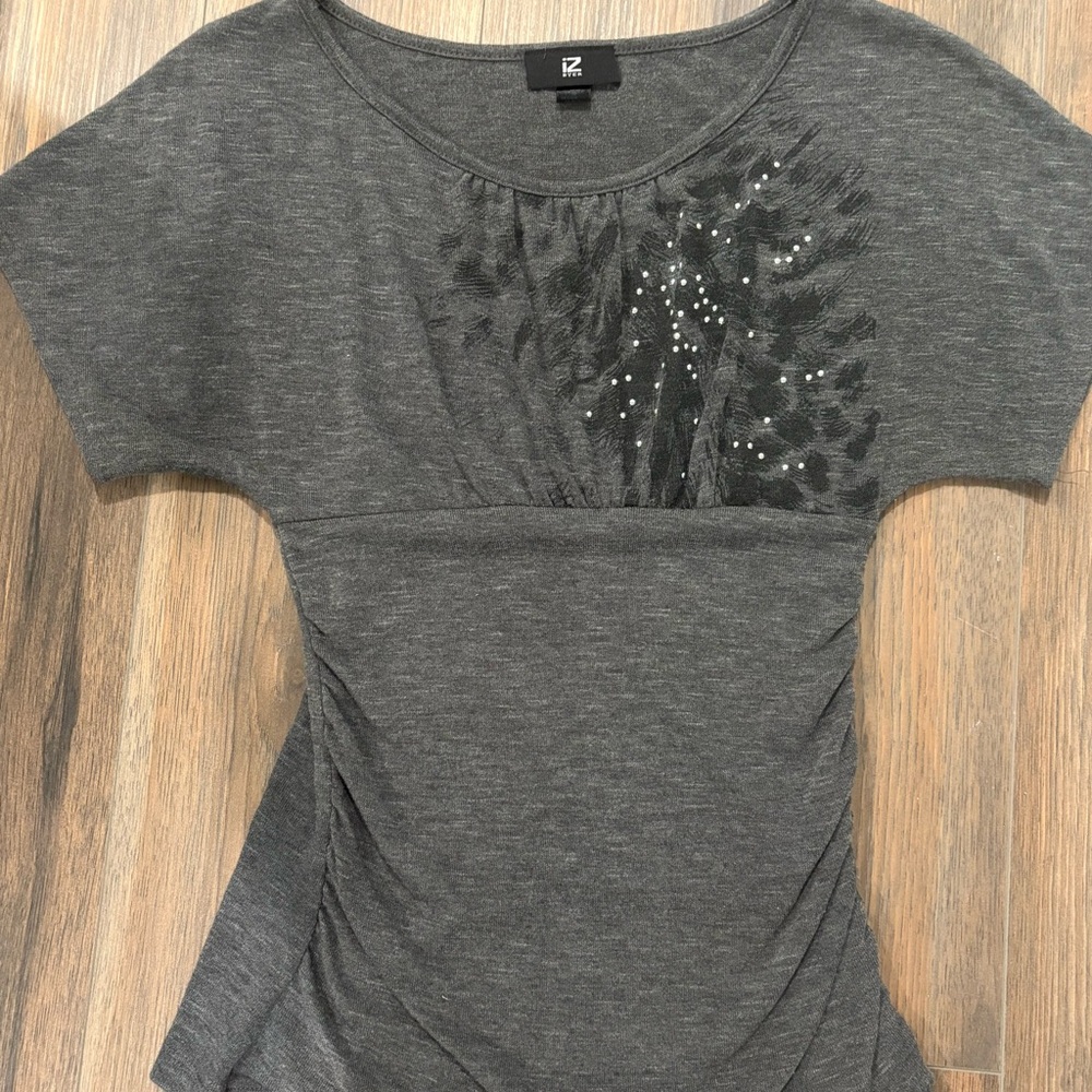 Iz Byer Gray Dolman Sleeve Graphic Tee small